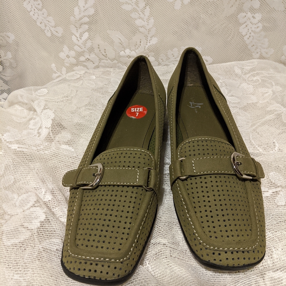 Life Stride loafers
